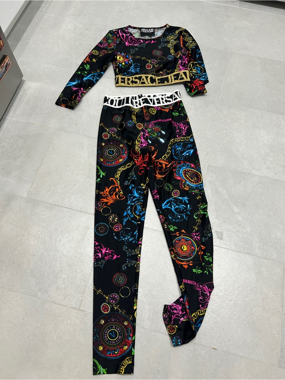 Versace Jeans Couture Black Baroque Print Jersey Leggings and top size 6 medium - Picture 16 of 16